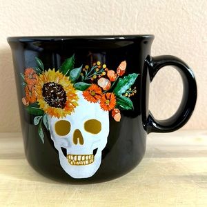20 oz skull 💀 with wild flowers 💐 black ceramic mug